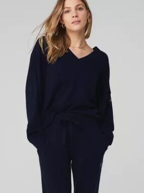 Alo Yoga Wool Cashmere New Class Oversized V-Neck Sweater Black SzSmall